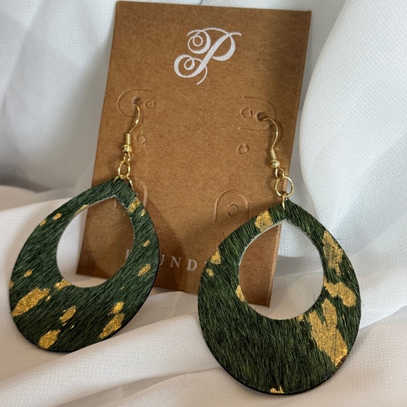 Plunder Jewelry - Plunder Green & Gold Teardrop Dangle Earrings
